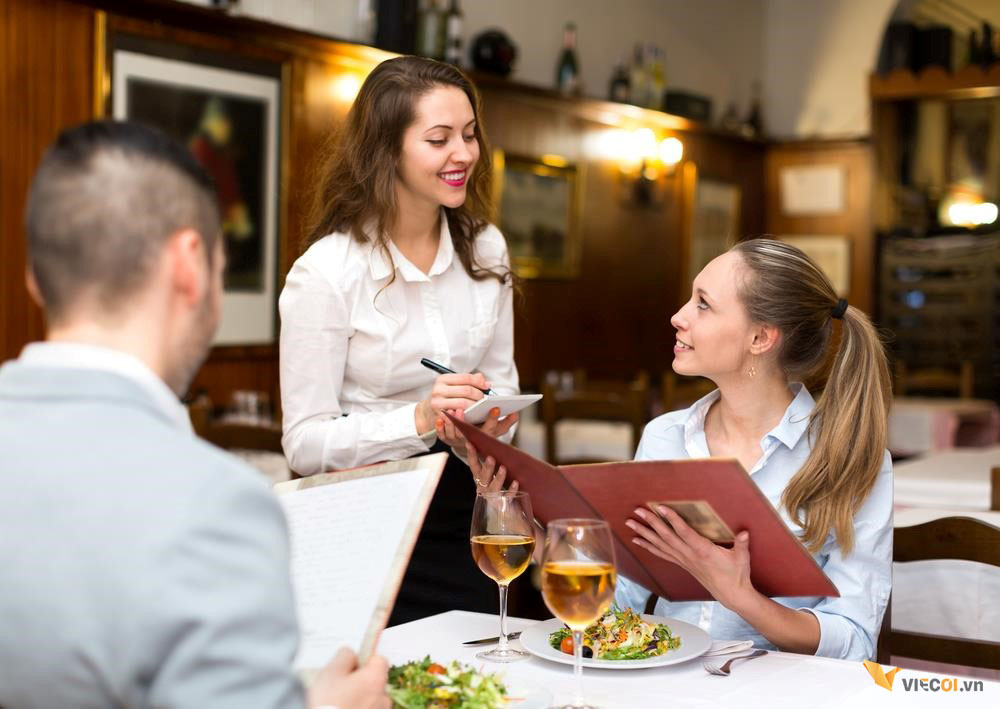 Bật mí các kỹ năng phục vụ khách hàng cho các thực tập sinh Bat mi cac ki nang phuc vu khach hang cho cac thuc tap sinh