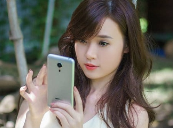 Nên mua thẻ điện thoại online hay mua thẻ cào giấy?
